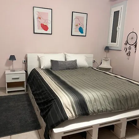 Cozy Apartment In Neos Kosmos-2